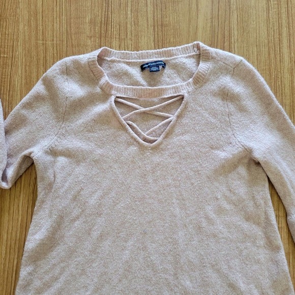 American Eagle Sweater Womens Medium Pink Bell Sleeves Criss Cross Neckline - Picture 2 of 8